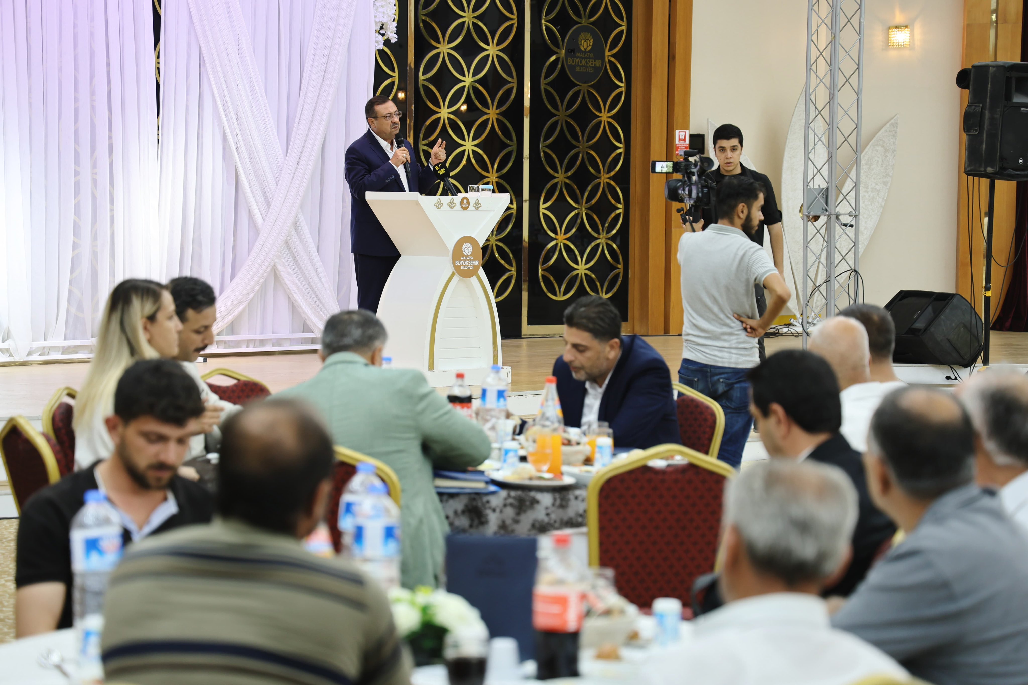 Cumhurbaşkanı Erdoğan’ın gelişi öncesi Malatya’da STK’larla istişare toplantısı düzenlendi